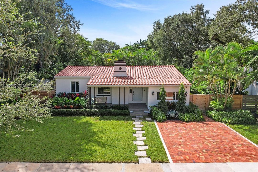 Recently Sold: $1,100,000 (3 beds, 2 baths, 1439 Square Feet)