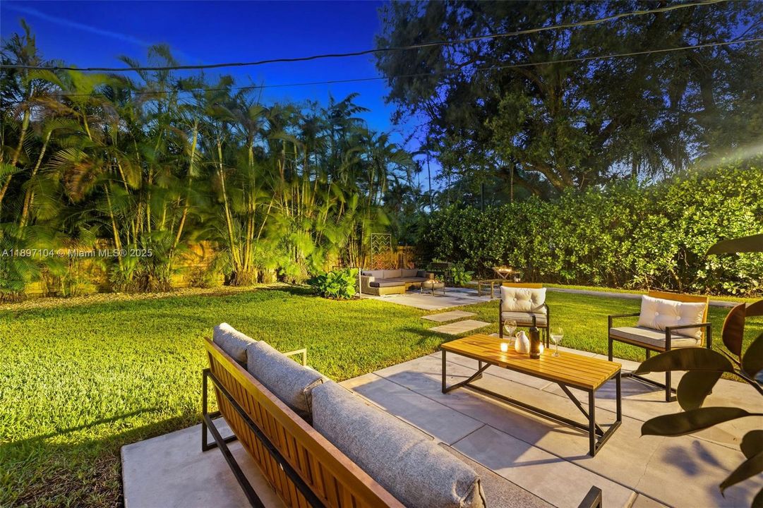 Recently Sold: $1,100,000 (3 beds, 2 baths, 1439 Square Feet)