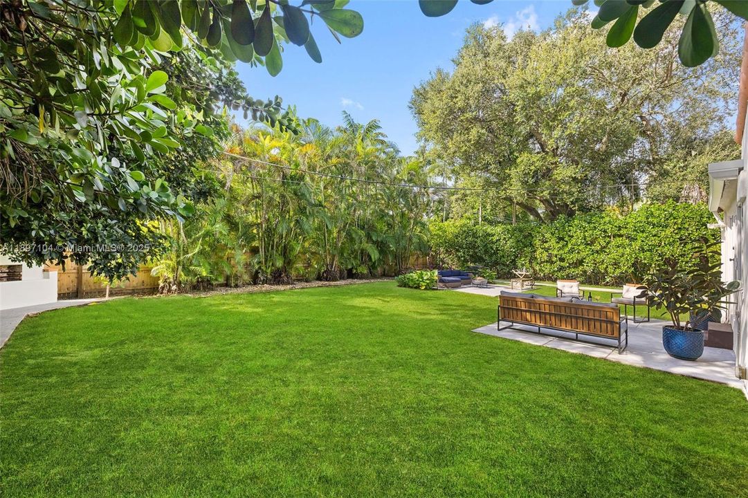 Recently Sold: $1,100,000 (3 beds, 2 baths, 1439 Square Feet)