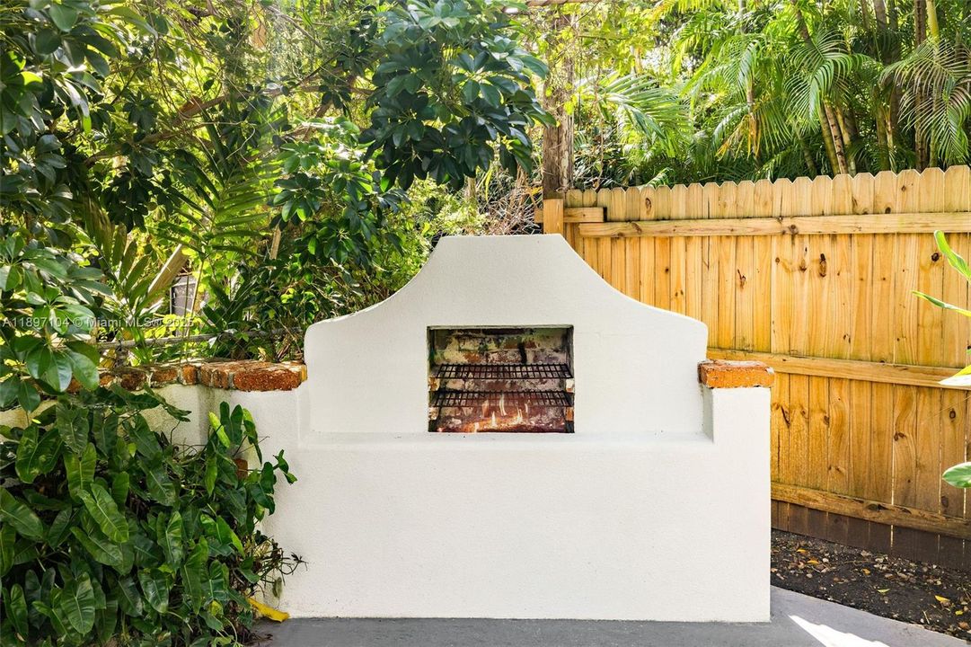 Original Wood-Burning Oven/Grill