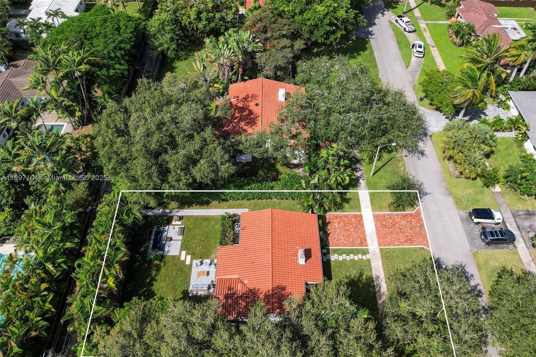 Recently Sold: $1,100,000 (3 beds, 2 baths, 1439 Square Feet)