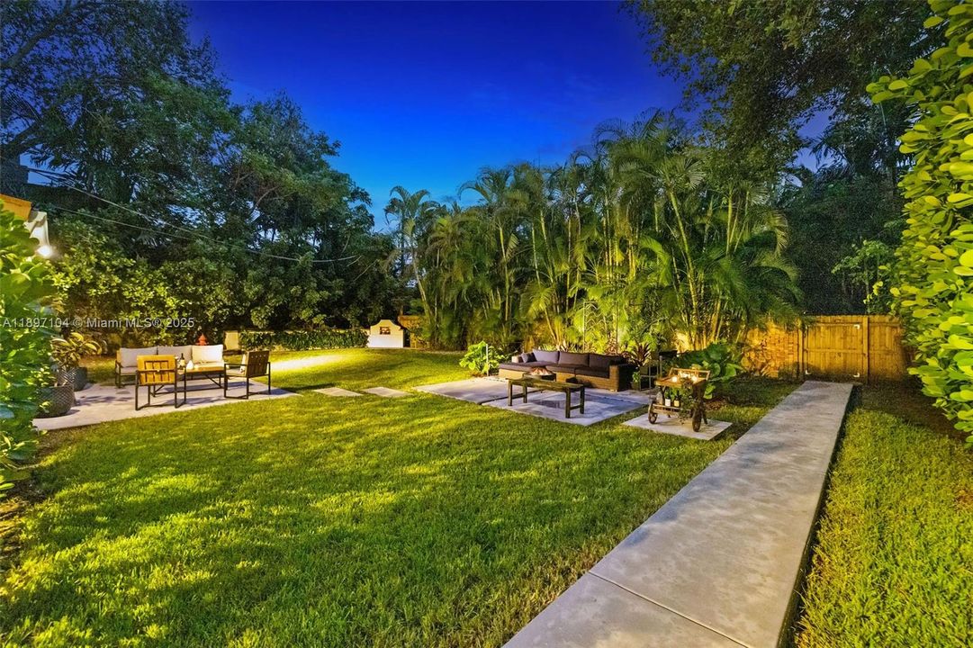 Recently Sold: $1,100,000 (3 beds, 2 baths, 1439 Square Feet)