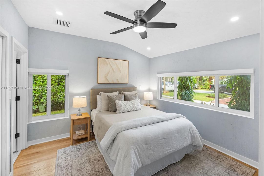 Recently Sold: $1,100,000 (3 beds, 2 baths, 1439 Square Feet)