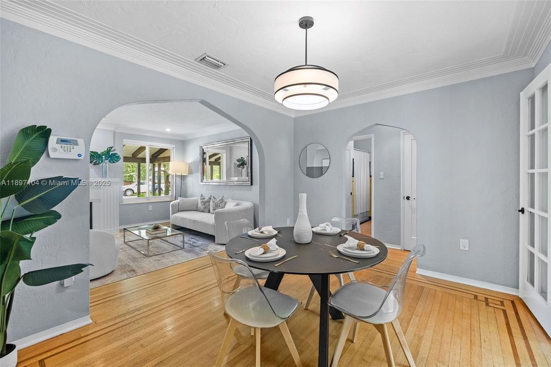 Recently Sold: $1,100,000 (3 beds, 2 baths, 1439 Square Feet)