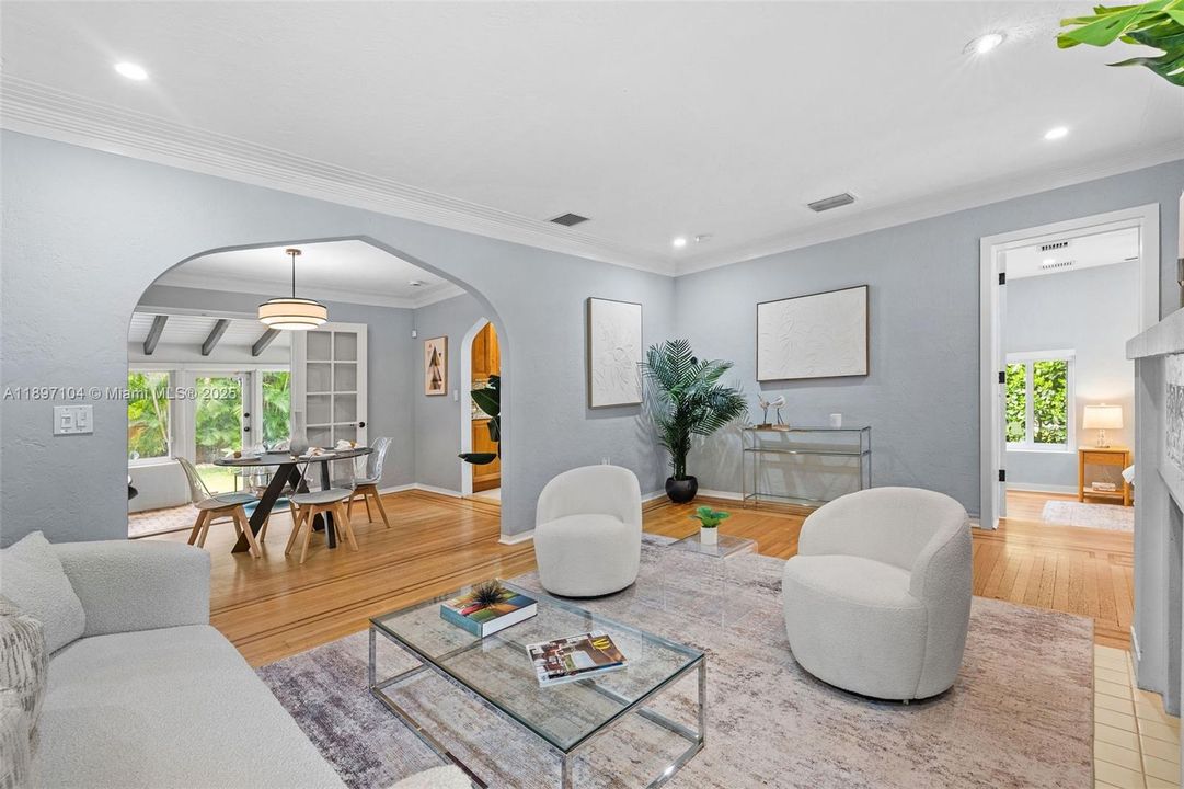 Recently Sold: $1,100,000 (3 beds, 2 baths, 1439 Square Feet)