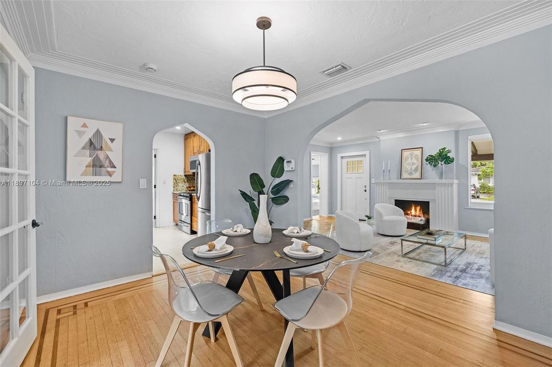 Recently Sold: $1,100,000 (3 beds, 2 baths, 1439 Square Feet)