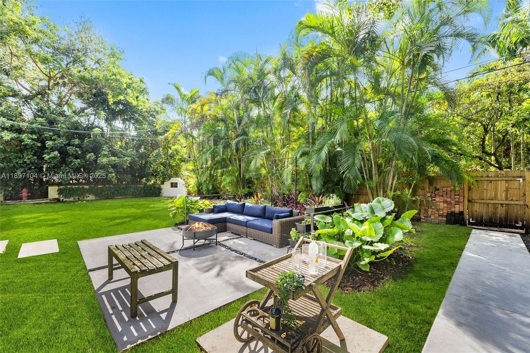 Recently Sold: $1,100,000 (3 beds, 2 baths, 1439 Square Feet)