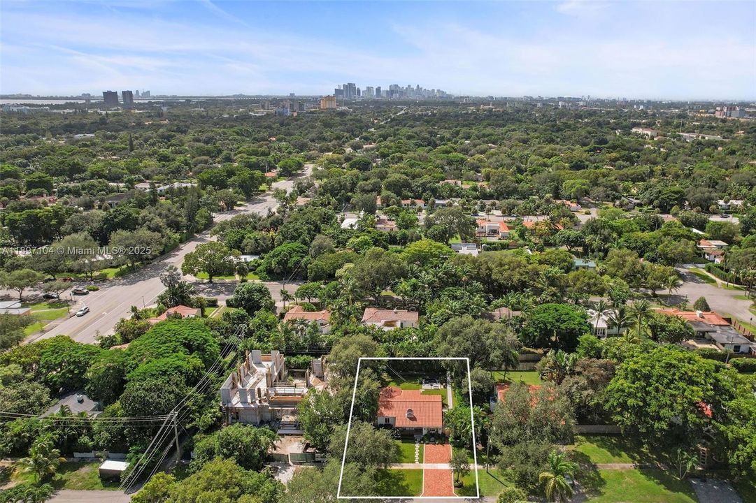 Recently Sold: $1,100,000 (3 beds, 2 baths, 1439 Square Feet)