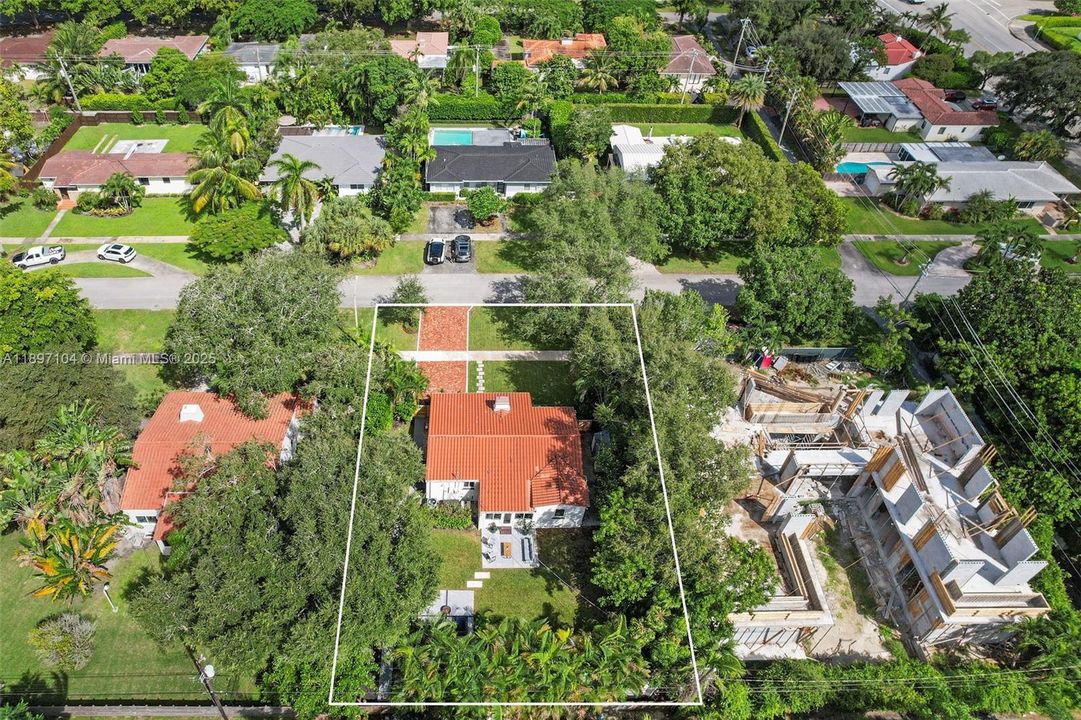 Recently Sold: $1,100,000 (3 beds, 2 baths, 1439 Square Feet)