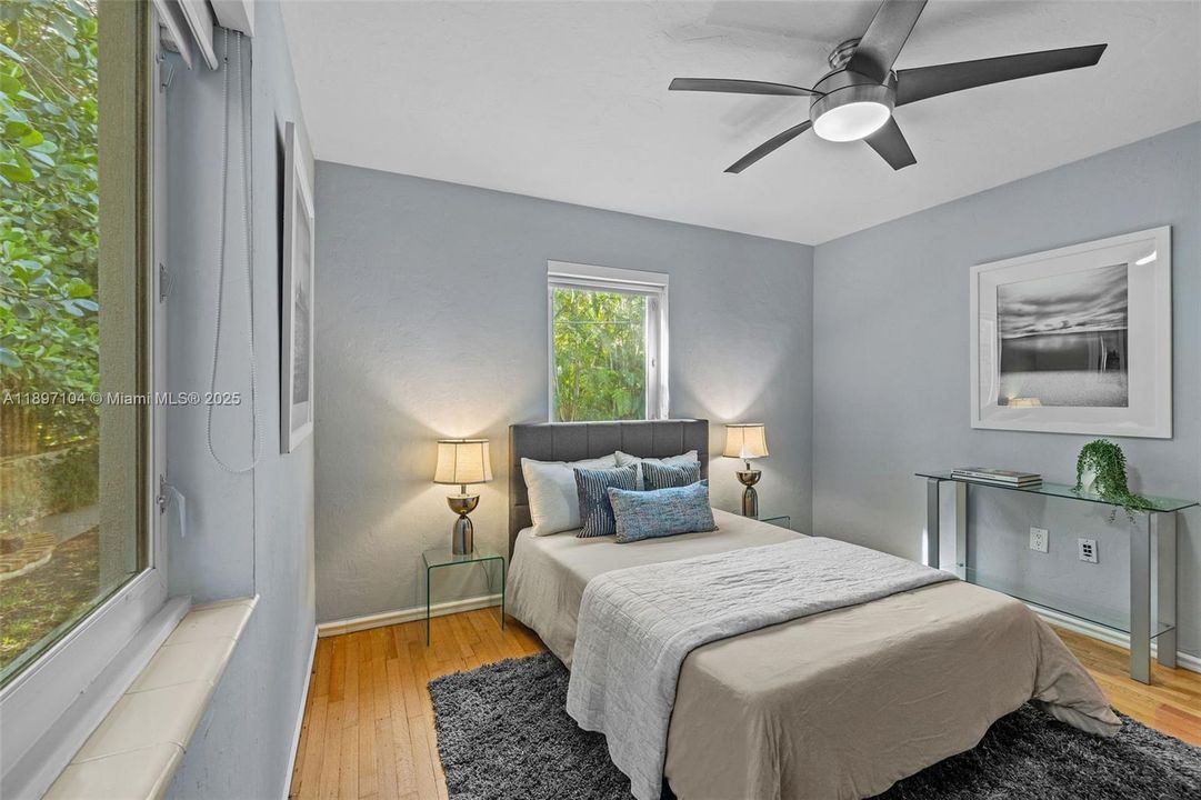 Recently Sold: $1,100,000 (3 beds, 2 baths, 1439 Square Feet)