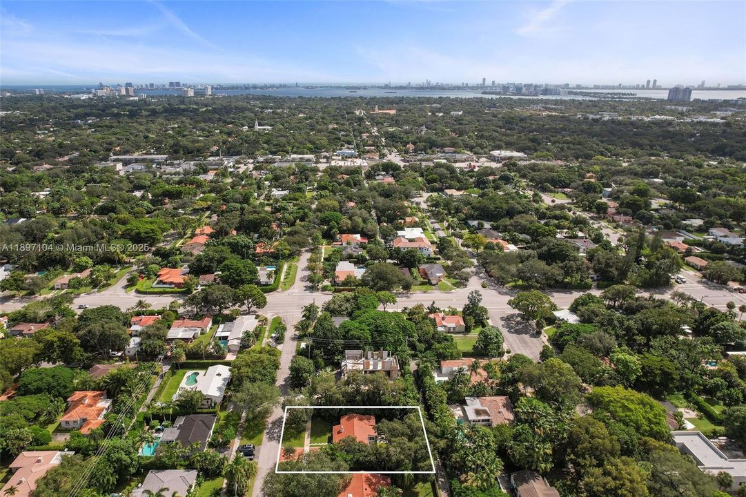Recently Sold: $1,100,000 (3 beds, 2 baths, 1439 Square Feet)