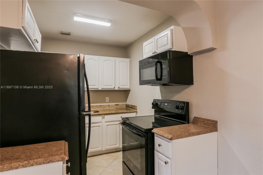 Recently Rented: $2,270 (3 beds, 1 baths, 1277 Square Feet)