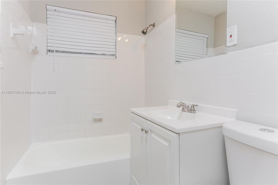 Recently Rented: $2,270 (3 beds, 1 baths, 1277 Square Feet)