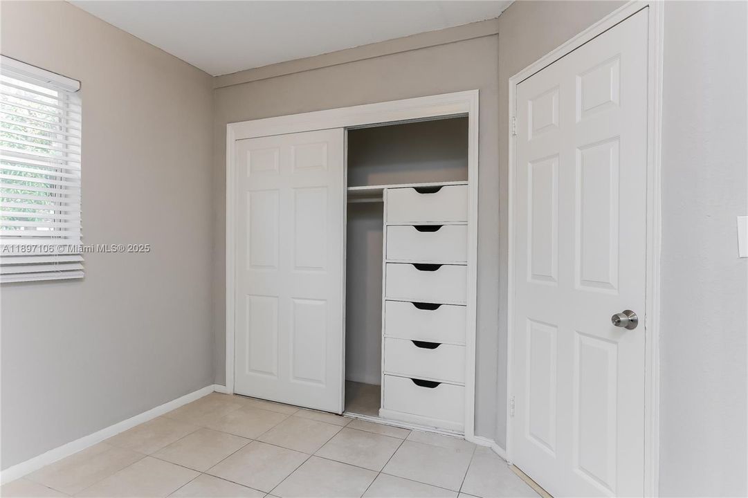 Recently Rented: $2,270 (3 beds, 1 baths, 1277 Square Feet)