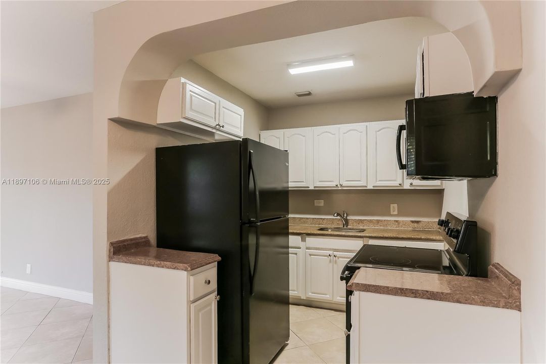 Recently Rented: $2,270 (3 beds, 1 baths, 1277 Square Feet)