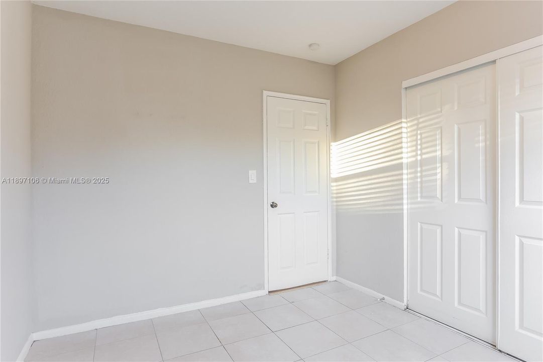 Recently Rented: $2,270 (3 beds, 1 baths, 1277 Square Feet)