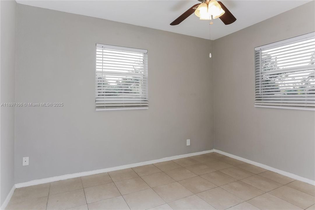 Recently Rented: $2,270 (3 beds, 1 baths, 1277 Square Feet)