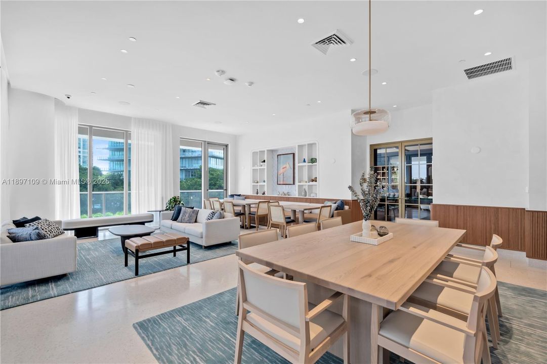 En Venta: $2,499,999 (2 camas, 2 baños, 1045 Pies cuadrados)