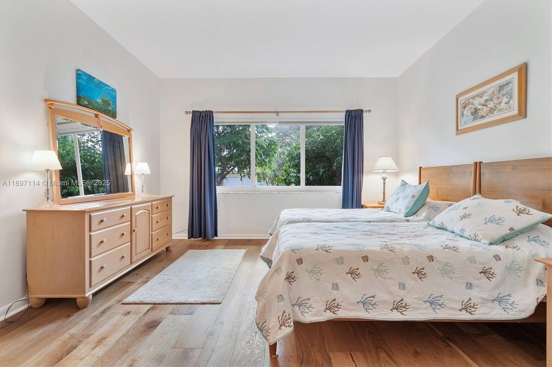 Activo con contrato: $2,995,000 (5 camas, 4 baños, 3616 Pies cuadrados)