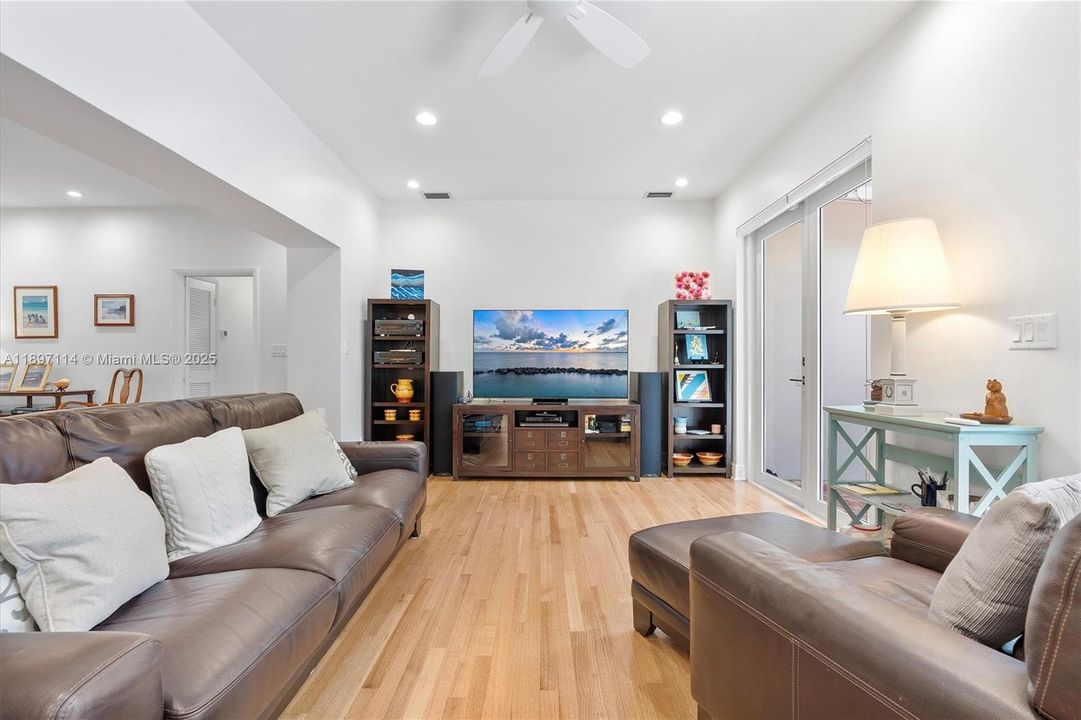 Activo con contrato: $2,995,000 (5 camas, 4 baños, 3616 Pies cuadrados)