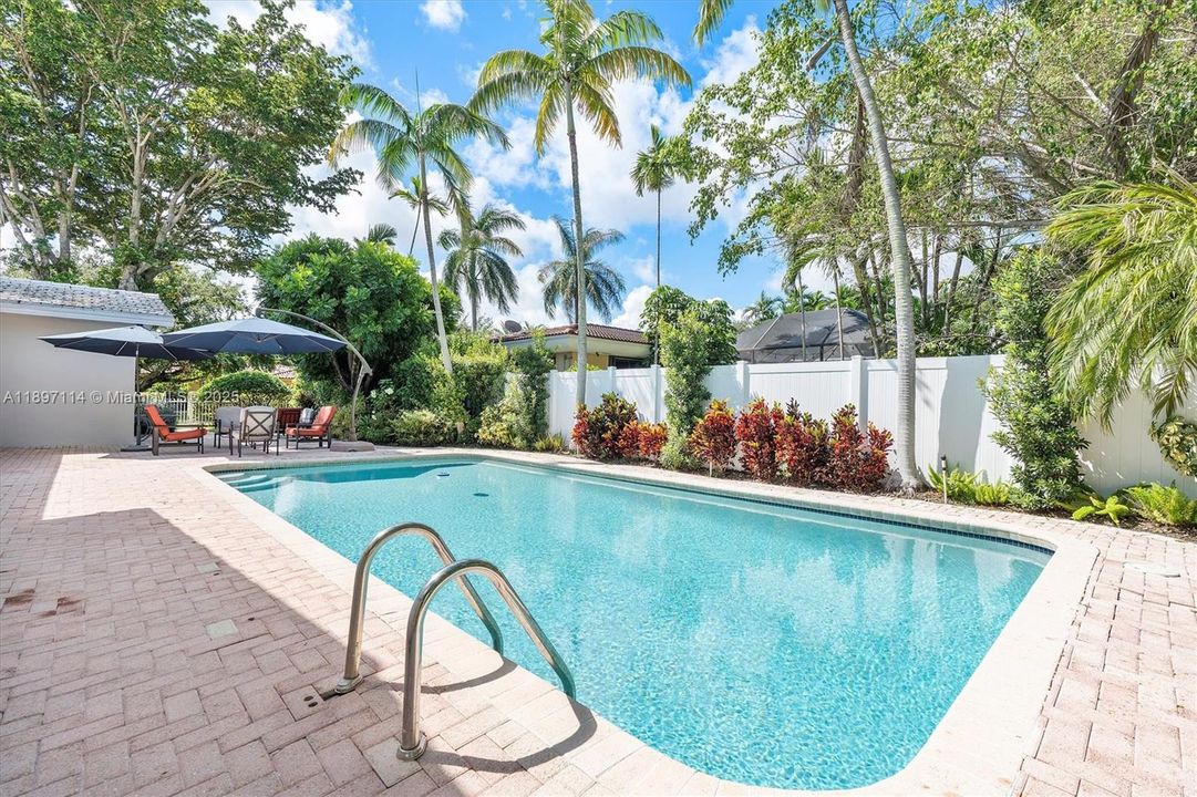 Activo con contrato: $2,995,000 (5 camas, 4 baños, 3616 Pies cuadrados)