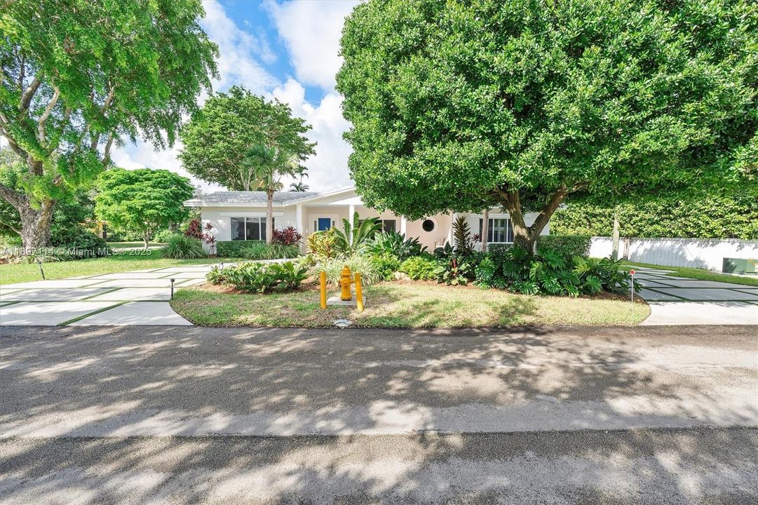 Activo con contrato: $2,995,000 (5 camas, 4 baños, 3616 Pies cuadrados)