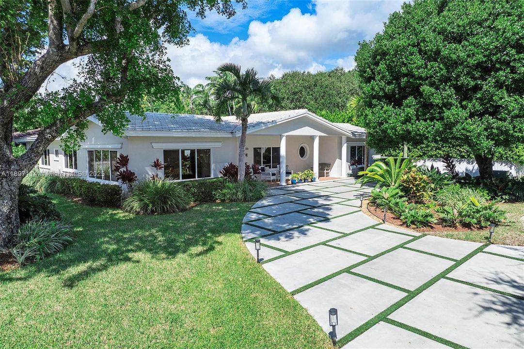 Activo con contrato: $2,995,000 (5 camas, 4 baños, 3616 Pies cuadrados)