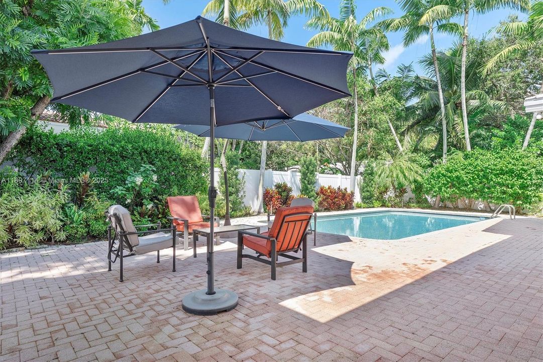 Activo con contrato: $2,995,000 (5 camas, 4 baños, 3616 Pies cuadrados)