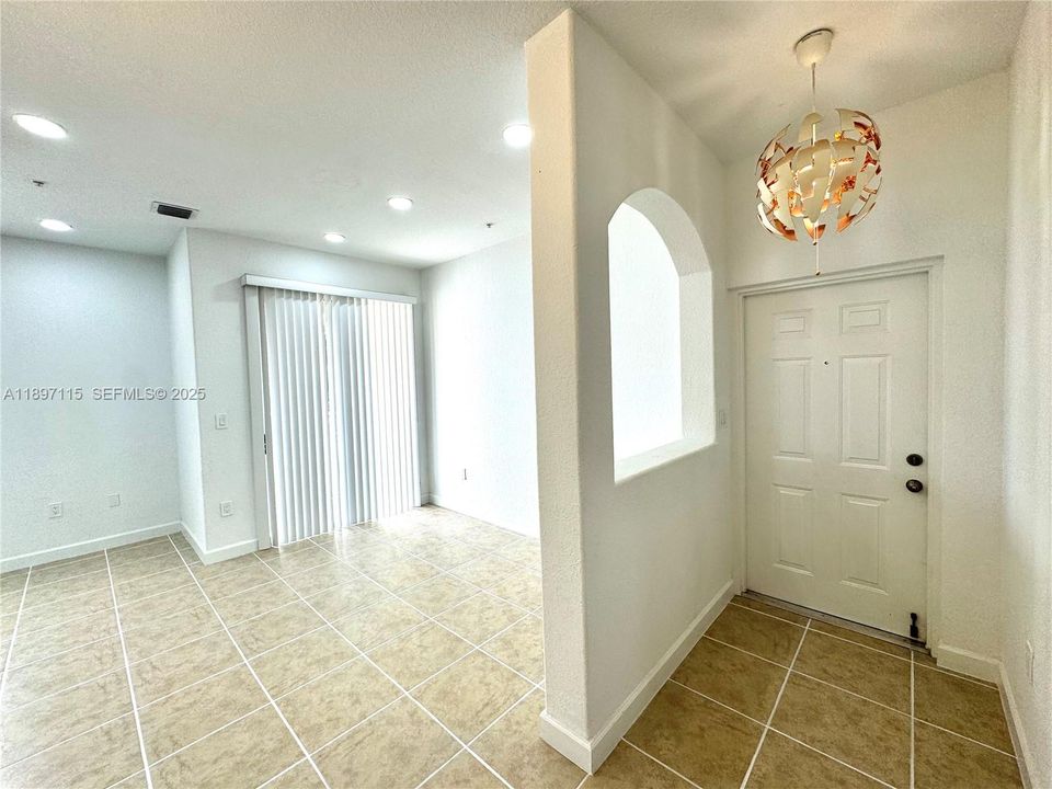 For Sale: $379,000 (2 beds, 2 baths, 1205 Square Feet)