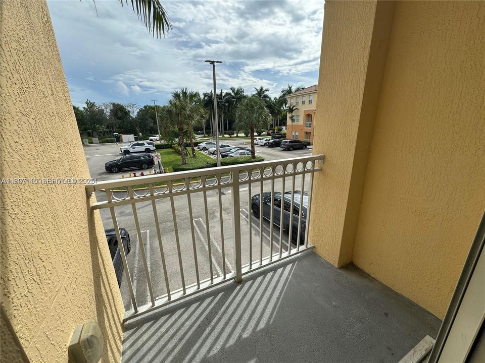 For Sale: $379,000 (2 beds, 2 baths, 1205 Square Feet)