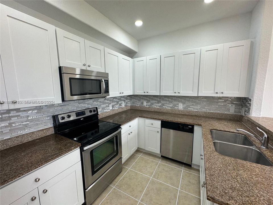 For Sale: $379,000 (2 beds, 2 baths, 1205 Square Feet)