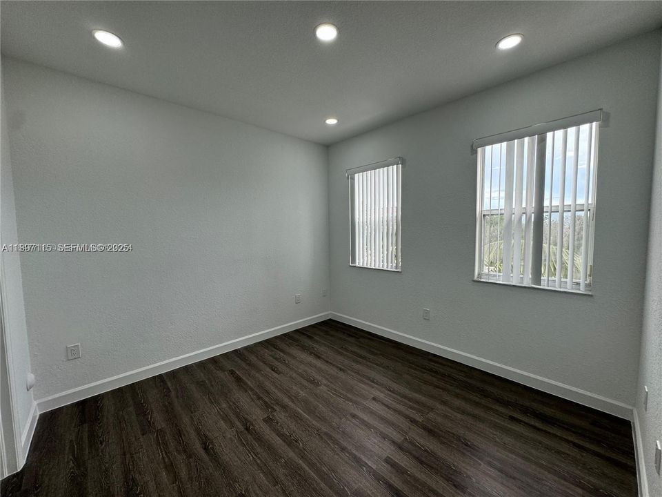 For Sale: $379,000 (2 beds, 2 baths, 1205 Square Feet)