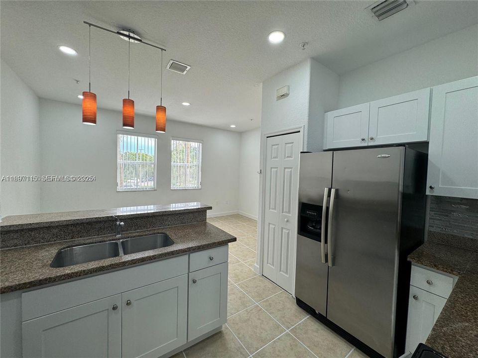 For Sale: $379,000 (2 beds, 2 baths, 1205 Square Feet)