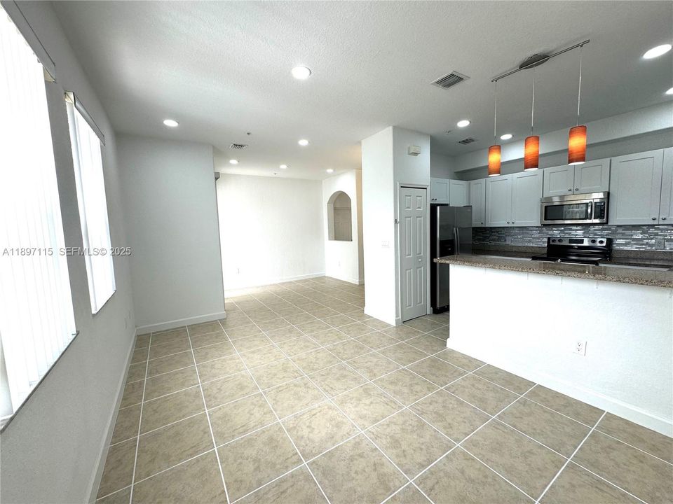 For Sale: $379,000 (2 beds, 2 baths, 1205 Square Feet)