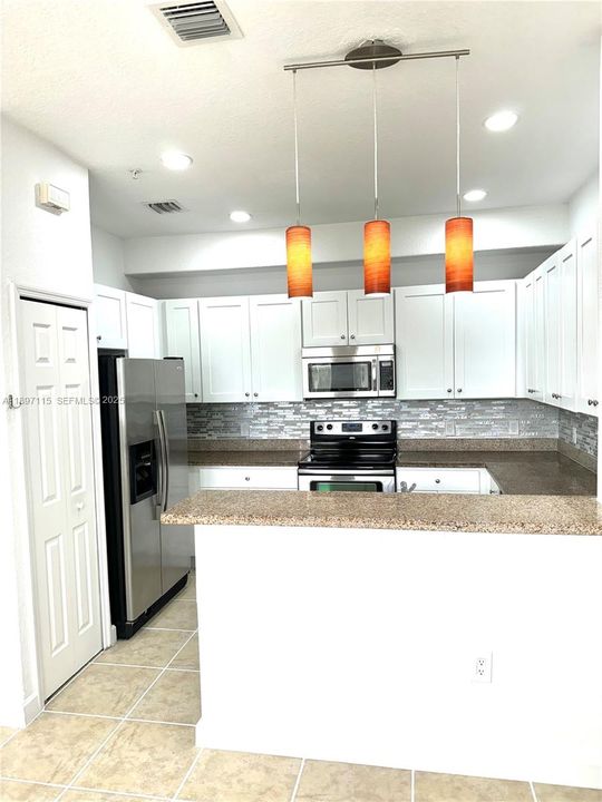 For Sale: $379,000 (2 beds, 2 baths, 1205 Square Feet)