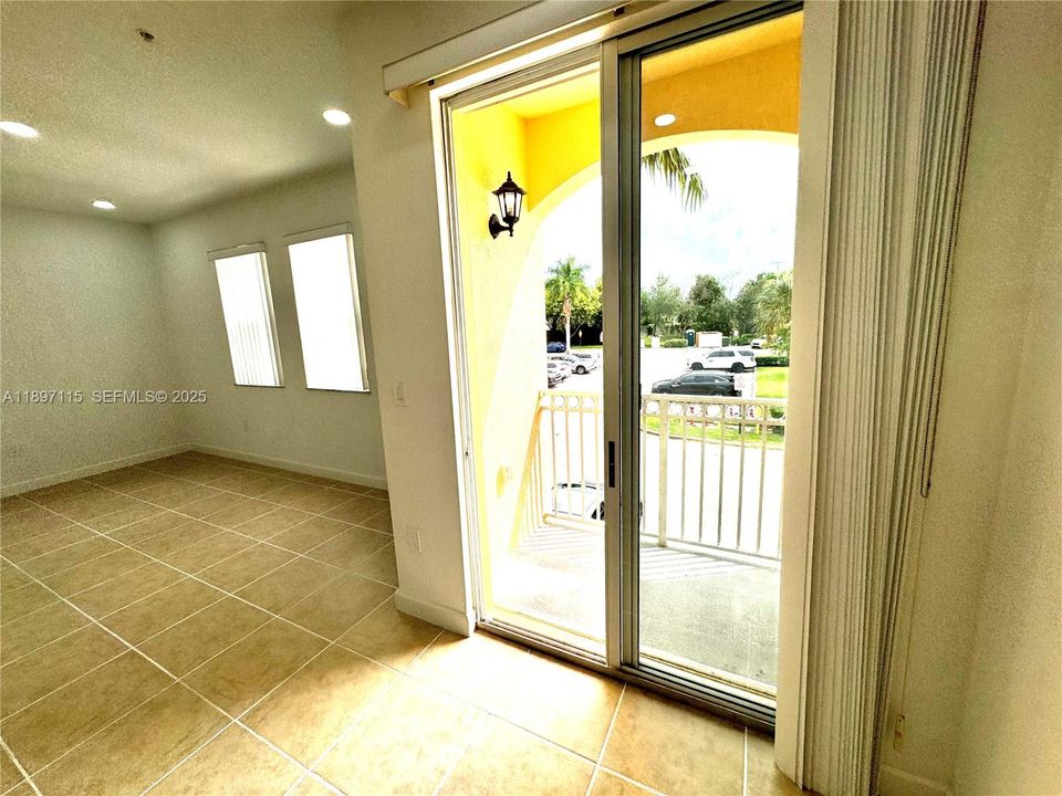 For Sale: $379,000 (2 beds, 2 baths, 1205 Square Feet)