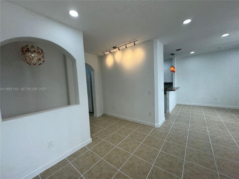 For Sale: $379,000 (2 beds, 2 baths, 1205 Square Feet)