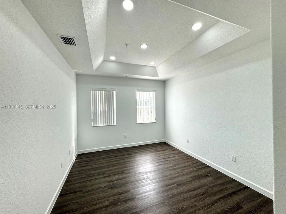 For Sale: $379,000 (2 beds, 2 baths, 1205 Square Feet)