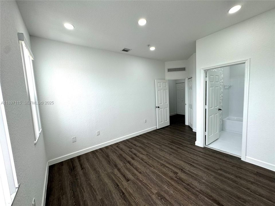 For Sale: $379,000 (2 beds, 2 baths, 1205 Square Feet)