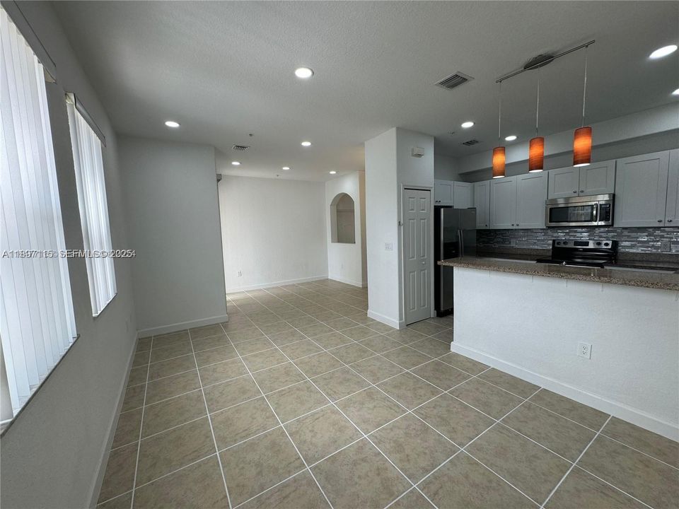 For Sale: $379,000 (2 beds, 2 baths, 1205 Square Feet)