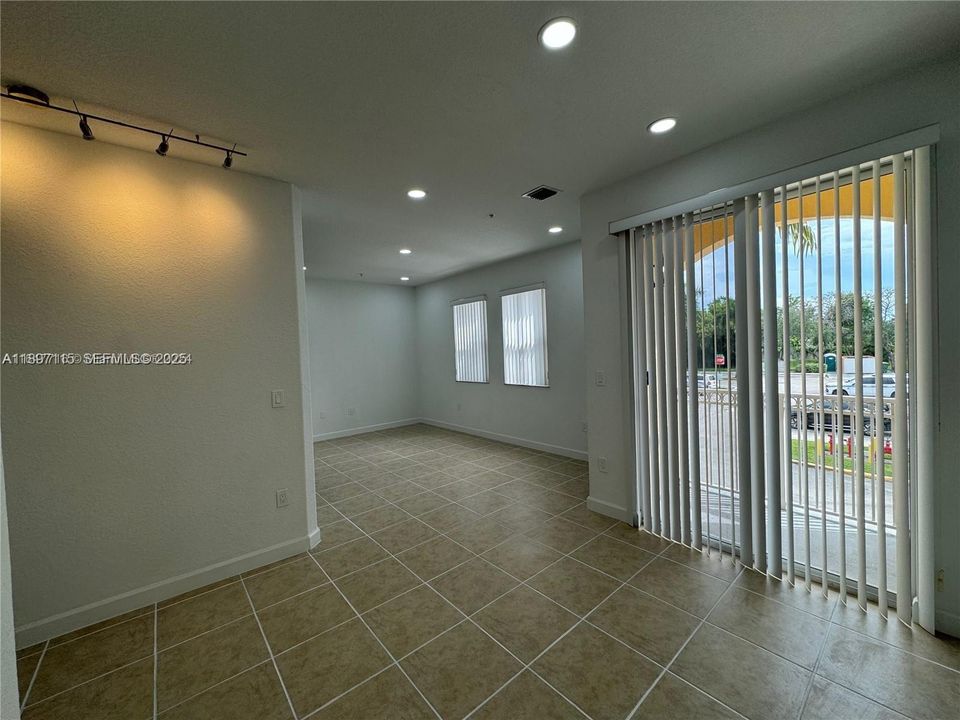 For Sale: $379,000 (2 beds, 2 baths, 1205 Square Feet)