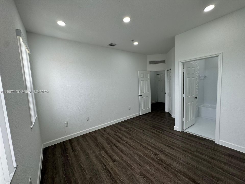 For Sale: $379,000 (2 beds, 2 baths, 1205 Square Feet)