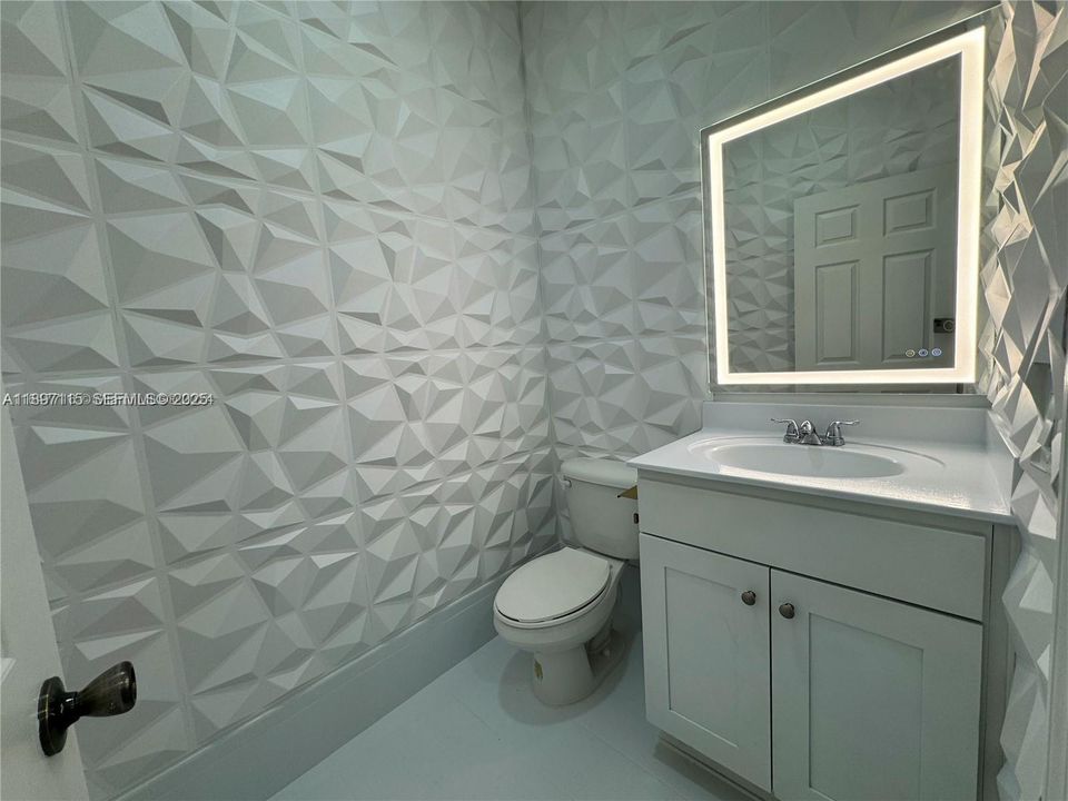 For Sale: $379,000 (2 beds, 2 baths, 1205 Square Feet)