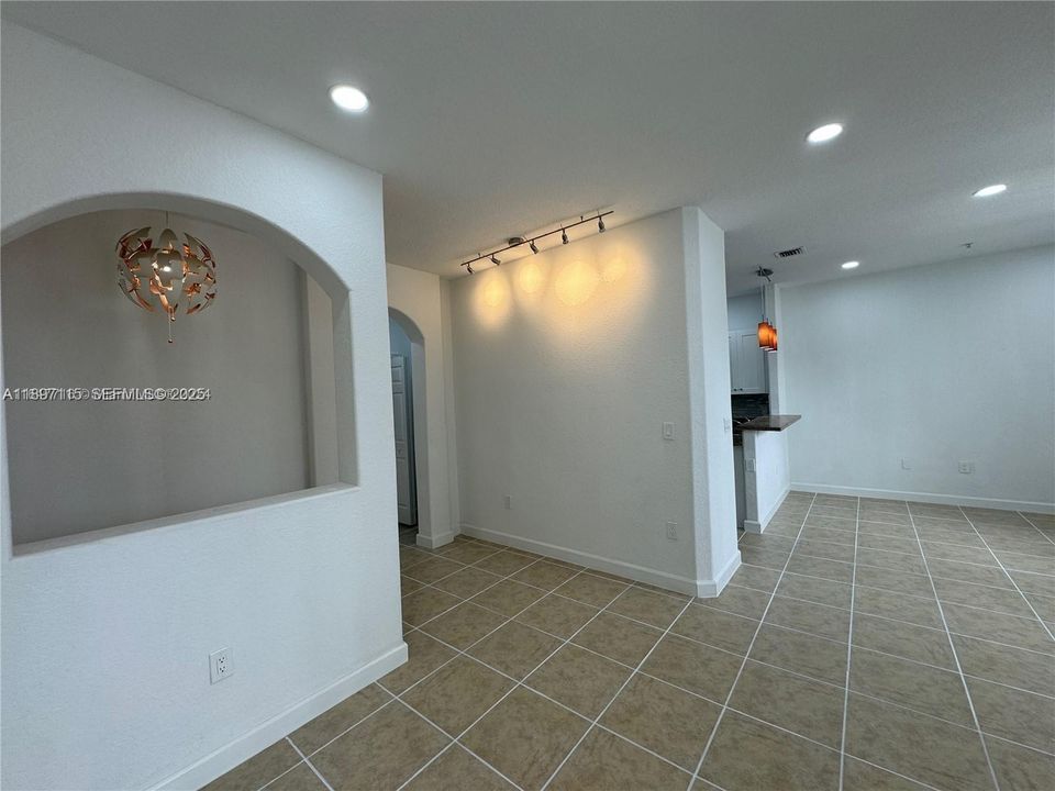 For Sale: $379,000 (2 beds, 2 baths, 1205 Square Feet)