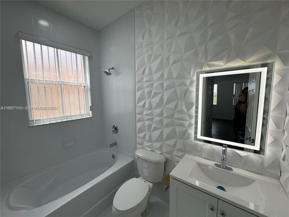 For Sale: $379,000 (2 beds, 2 baths, 1205 Square Feet)