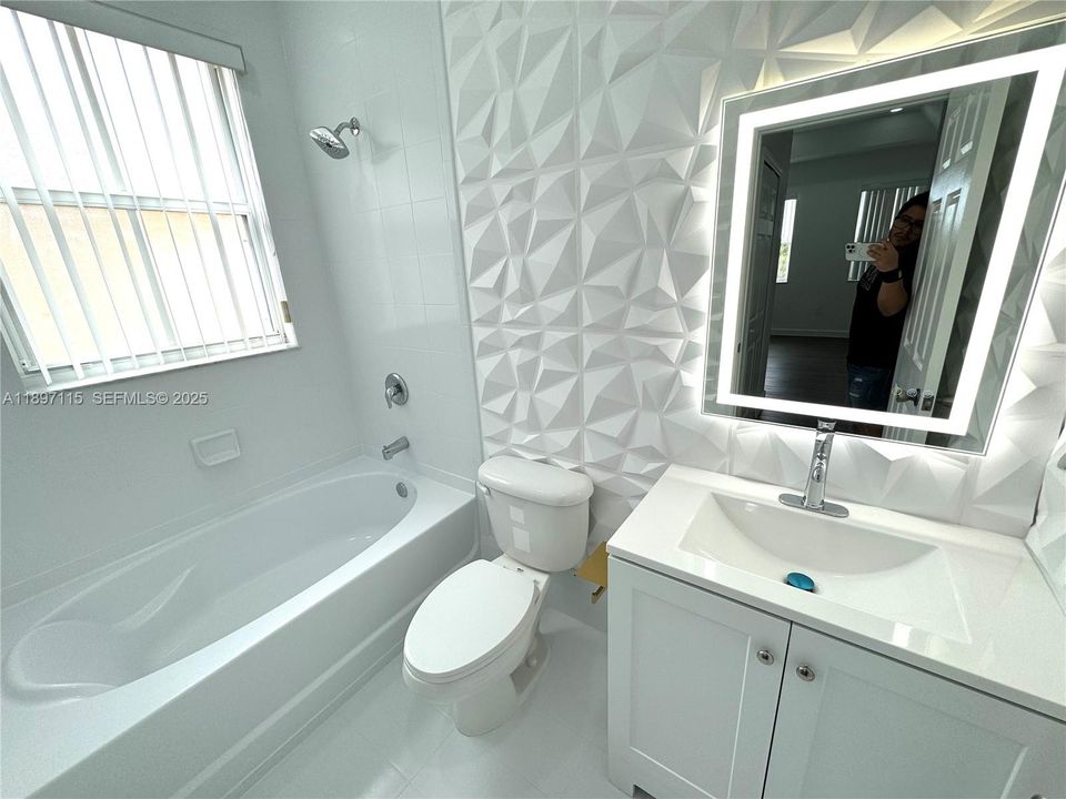 For Sale: $379,000 (2 beds, 2 baths, 1205 Square Feet)