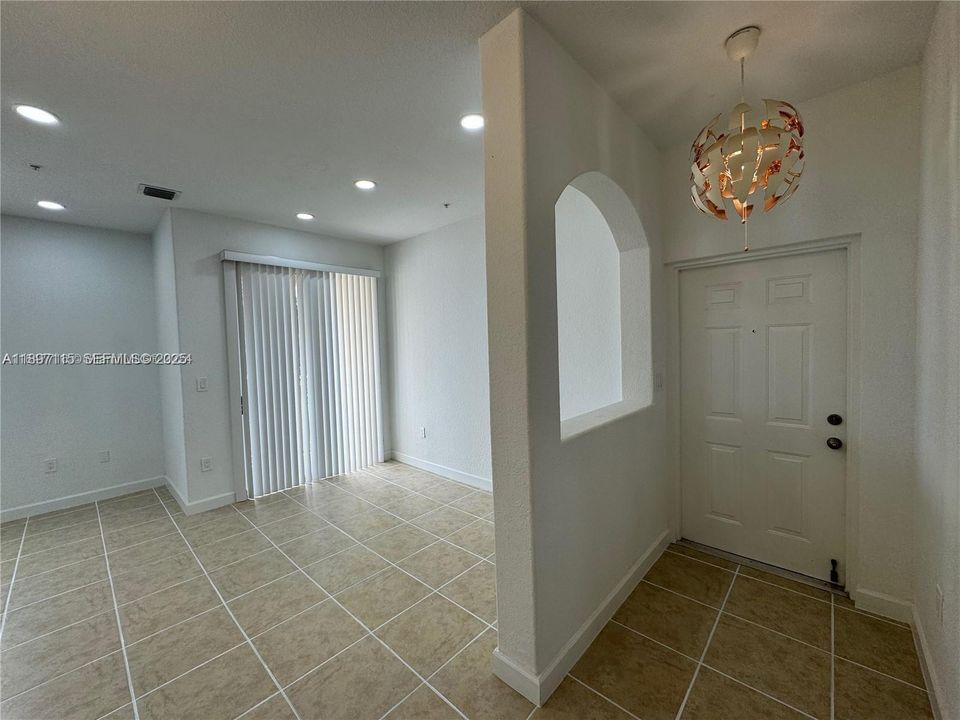 For Sale: $379,000 (2 beds, 2 baths, 1205 Square Feet)