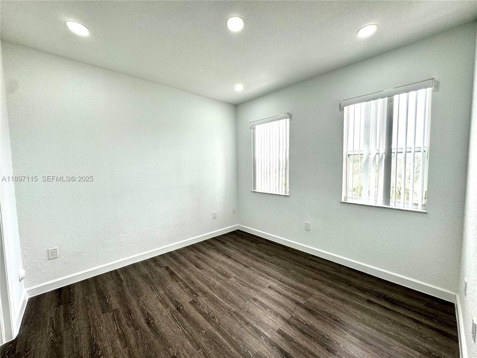 For Sale: $379,000 (2 beds, 2 baths, 1205 Square Feet)