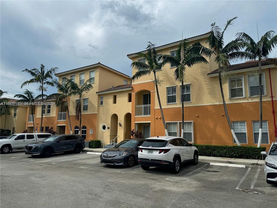 For Sale: $379,000 (2 beds, 2 baths, 1205 Square Feet)