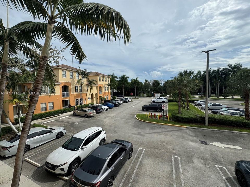 For Sale: $379,000 (2 beds, 2 baths, 1205 Square Feet)